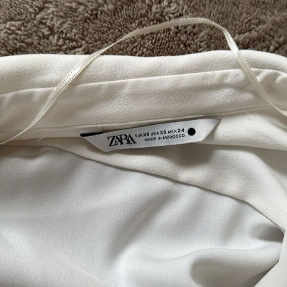 Zara cropped blouse.  Zipper closure on side.  Size XS. - Picture 5 of 6